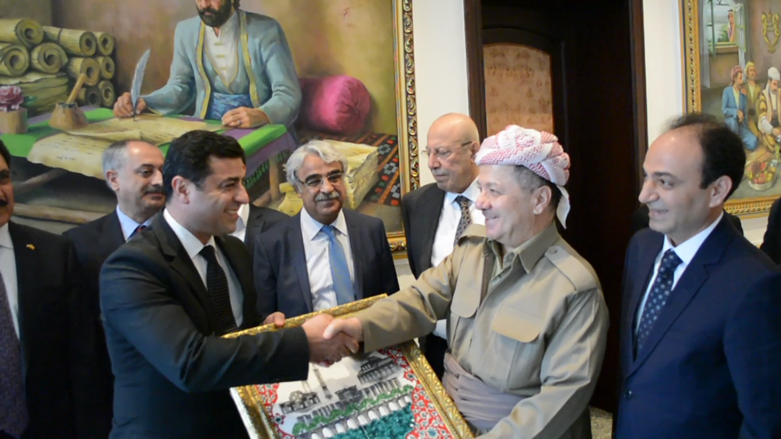 Demirtaş'tan Başkan Barzani'ye hediye